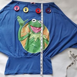 NWOT women frog 🐸 print top